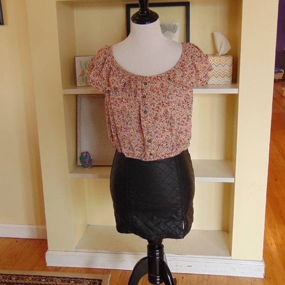 Xhilaration Tops - *362 NWT Xhilaration Flowy Floral Crop Top